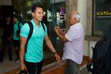 Se observa a jugador de León saliendo del hotel