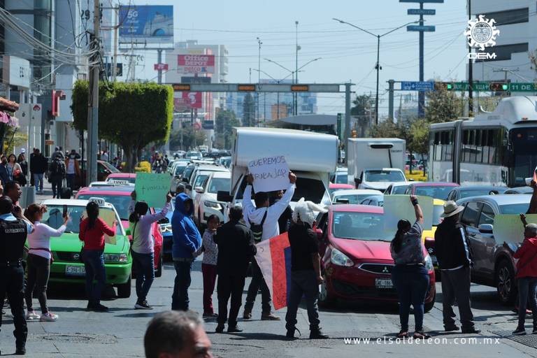 Comerciantes de Zona Piel bloquean el bulevar Adolfo López Mateos - El Sol  de León | Noticias Locales, Policiacas, sobre México, Guanajuato y el Mundo