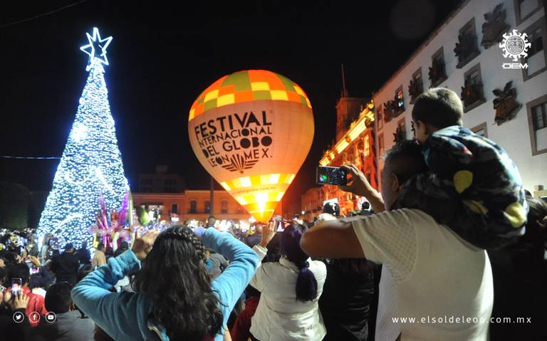 Video y Fotos] Con paseo navideño encienden árboles de Navidad y nacimiento  en León - El Sol de León | Noticias Locales, Policiacas, sobre México,  Guanajuato y el Mundo