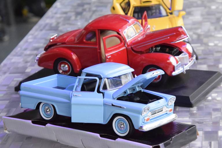 Impulsan su microempresa con autos de colección a escala – El Diario de  Coahuila