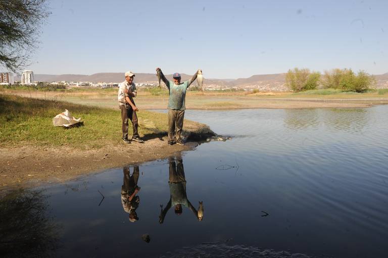 Fotos y Video] Alto nivel de llenado de El Palote les facilita la pesca -  El Sol de León