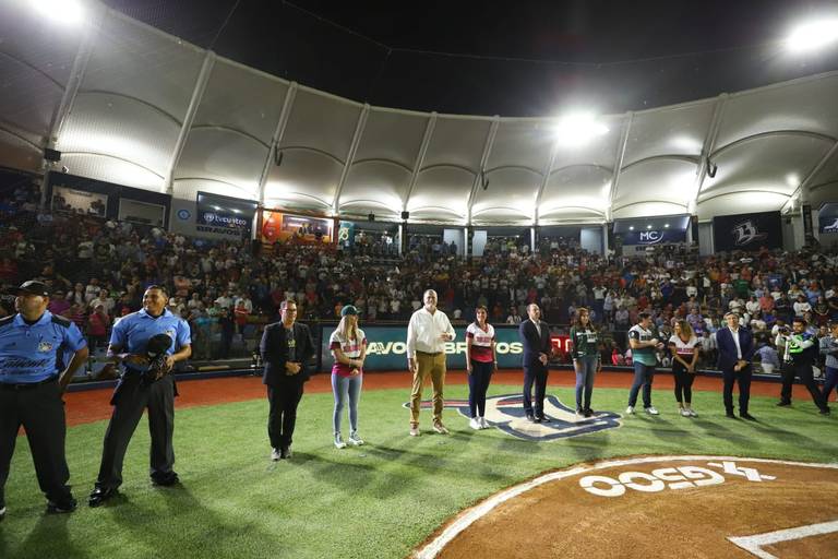 Se Presentan los Bravos de León en el Magnífico estadio Domingo Santana. 