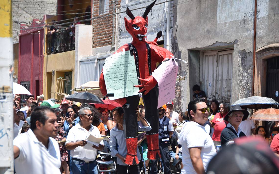 Vuelve La Tradicional Quema De Judas En El Barrio De Santiago